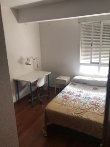 Habitaciones en Pza. de colon, Córdoba Capital por 234€ al mes