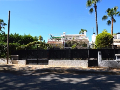 Villa con terreno en venta en la La Zenia' Playa Flamenca I