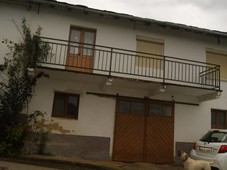 Venta Casa unifamiliar en Barrio Rellón de Meras Valdés. A reformar plaza de aparcamiento con terraza 150 m²