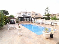 Venta Casa unifamiliar en Siesta-bal Torrevieja. Con terraza 140 m²