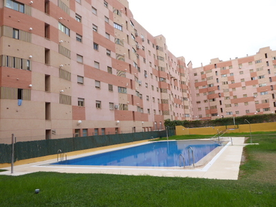 Alquiler de piso con piscina y terraza en Teatinos (Málaga)