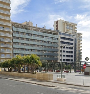 Alquiler de piso con terraza en Paseo Marítimo - Playa de la Victoria (Cádiz), Ana de Orantes