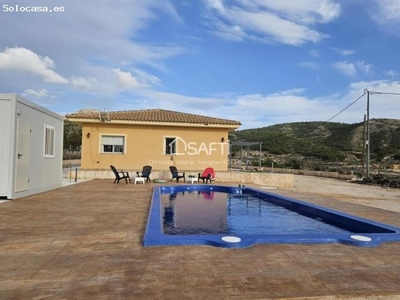 Amplia y moderna villa de 4 dormitorios, con piscina Fortuna.