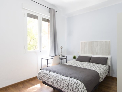 Habitación luminosa en un apartamento de 3 dormitorios en Atocha, Madrid