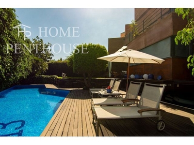 Impecable casa de 500 M2 con piscina privada, vistas a Barcelona y al mar!