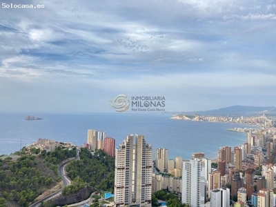 Lujoso Apartamento con gran terraza con vistas al mar y montaña en rascacielo en Benidorm