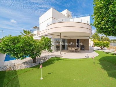 Villa en venta en Cabo Roig, Orihuela