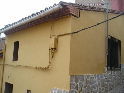 Casa con terreno en Villarroya de la Sierra