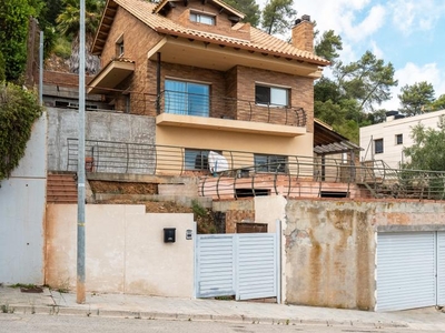 Casa o chalet en venta en Avda Begues, 28, Vallirana