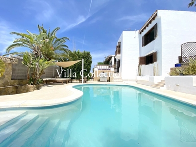 Venta de casa con piscina en Ibiza