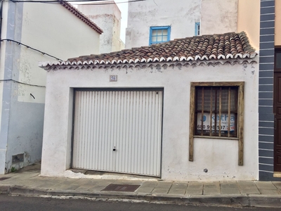 Venta de casa con terraza en San Andrés y Sauces