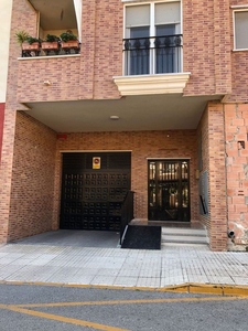 Venta de piso en Zona Pueblo de 3 habitaciones con terraza y garaje