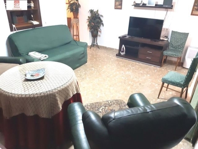 ALQUILER MONTIJO, VIVIENDA, AMPLIA, LUMINOSA CON PATIO Y POZO AGUA