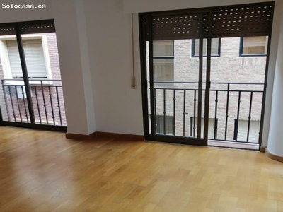 APARTAMENTO DE UN DORMITORIO AMUEBLADO JUNTO A LA PLAZA DE LAS FLORES