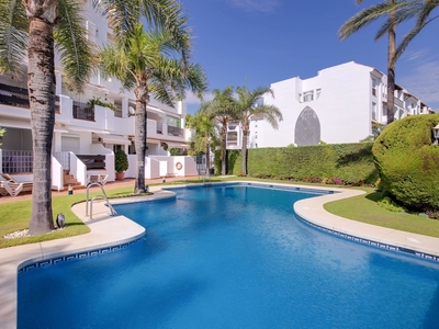 Apartamento en venta en Puerto Banus, Marbella, Málaga