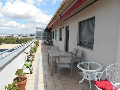 Ático en alquiler en calle Argamasilla de Alba de 3 habitaciones con terraza y piscina