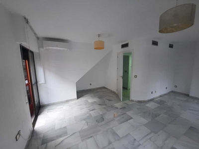 Dúplex en alquiler en San Bartolomé - Millán de Priego de 3 habitaciones con garaje y muebles