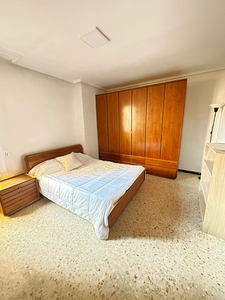 Habitaciones en Pza. Santo Domingo, Zaragoza Capital por 320€ al mes