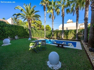 Moderno Chalet de Alquiler con Piscina y Jardín Privado en Cabo de las Huertas