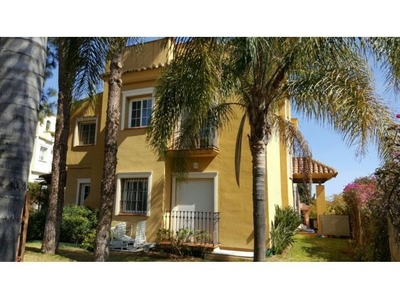 Se alquila villa sin muebles, ubicada en Huerta de Belon, Valdeolletas. Marbella