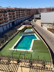 Venta de piso con piscina y terraza en Montequinto (Dos Hermanas), Zona Avenida de Europa