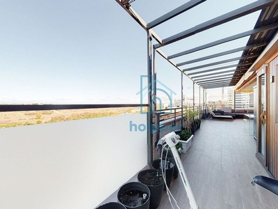 Ático en venta en Valdebebas - Valdefuentes de 2 habitaciones con terraza y piscina