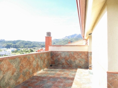 Dúplex precioso dúplex con terraza y balcón zona els clossos. en Olesa de Montserrat