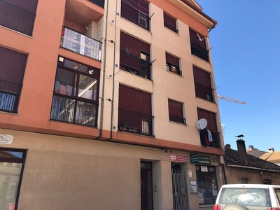 Piso en venta en calle Cervantes de 2 habitaciones con calefacción y ascensor