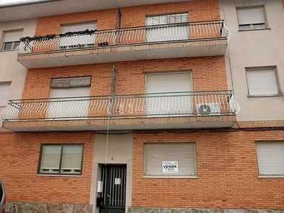 Piso en venta en Nava de la Asunción de 3 habitaciones con terraza y balcón
