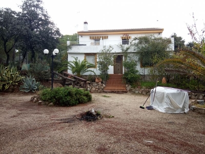 Venta de casa con piscina y terraza en Andújar