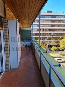 Venta de piso en avenida De Casado del Alisal de 3 habitaciones con terraza y garaje