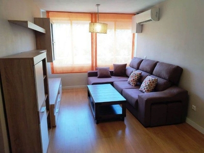 Alquiler de piso en Vista Alegre - Parque Cruz Conde de 2 habitaciones con terraza y muebles