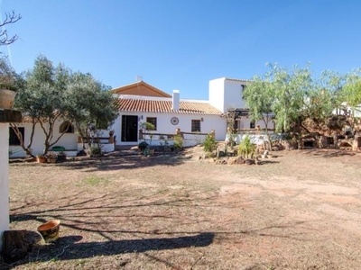 Casa con terreno en Málaga