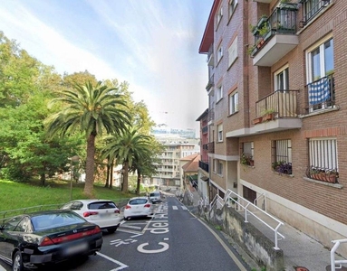 Piso en alquiler en Centro - San Sebastián-Donostia de 3 habitaciones con terraza y muebles