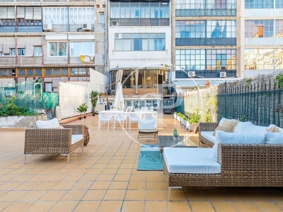 Piso en alquiler en La Dreta de l'Eixample de 4 habitaciones con terraza y muebles