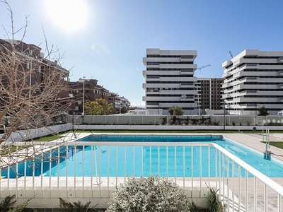 Venta de piso en avenida Federico García Lorca de 3 habitaciones con terraza y piscina