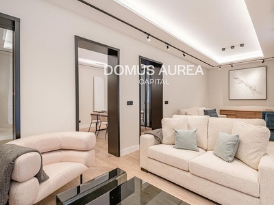 Venta de piso en Cortes - Huertas de 2 habitaciones con terraza y balcón