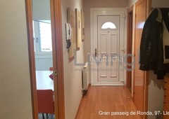 Casa adosada con 4 habitaciones con parking, calefacción y aire acondicionado en Lleida