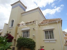 Venta Casa unifamiliar San Miguel de Salinas. Con balcón 180 m²