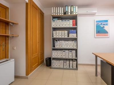 Alquiler apartamento se alquila despacho de 4 habitaciones adecuado como oficina de gestor, abogado, con parking opcional en Salou