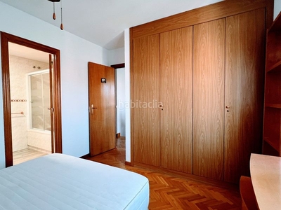 Alquiler casa adosada con 3 habitaciones con parking, calefacción y aire acondicionado en Madrid