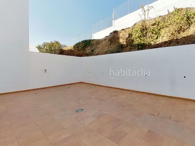 Alquiler piso con 3 habitaciones con vistas a la montaña en Málaga