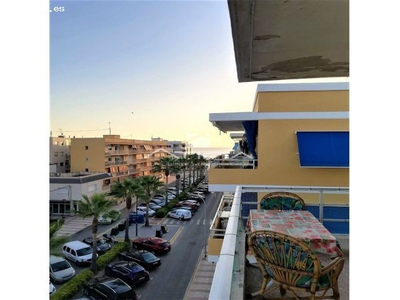 Apartamento con vistas al mar situado en 3ª línea playa Daimús