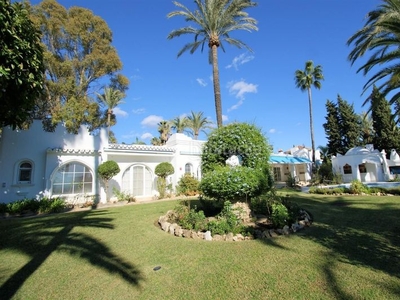 Casa con 6 habitaciones en Atalaya - Isdabe Estepona