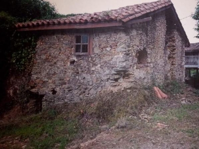 Casa con terreno en Pravia