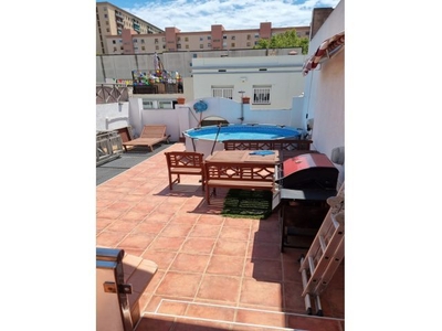 CASA INDEPENDIENTE CON TERRAZA Y PARKING EN POBLENOU