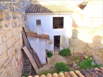 CASA SEMIREFORMADA CON JARDÍN EN SA POBLA