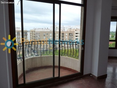 Céntrico apartamento con vistas al mar y montaña en Oliva