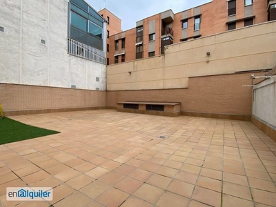 Exclusivo y luminoso piso, de 110 m2 y 3 habitaciones; próximo a la estación de metro Esperanza.