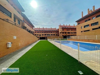 ¡¡Piso amueblado en Urbanización con piscina!!